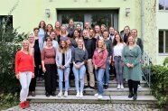 Gruppenfoto auf einer Treppe